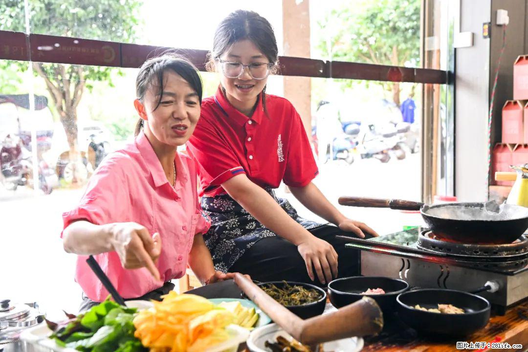 全网追的“扁担女孩”,找了一份暑假工,时薪12元 - 合肥生活资讯 - 合肥28生活网 hf.28life.com